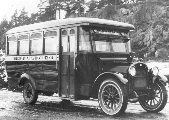 Kustaa Laakson bussi linjalla Kauppatori-Hatanp-Rantaperki 1928. Kuva: Tampereen museoiden kuva-arkisto