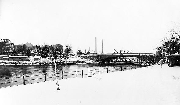 Uutta Hmeensiltaa rakennetaan